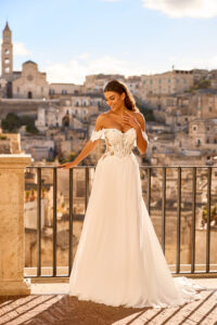 Guide to buying wholesale wedding dresses - Lady Di Bride